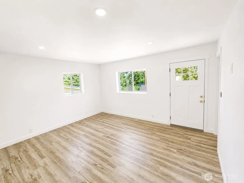 Property photo for 13055 33rd Avenue S, Tukwila photo 5