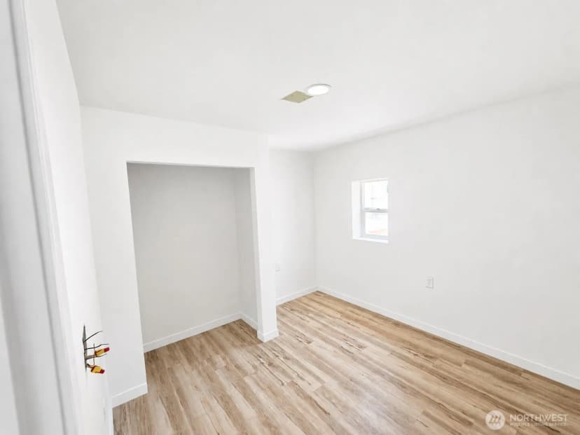 Property photo for 13055 33rd Avenue S, Tukwila photo 10