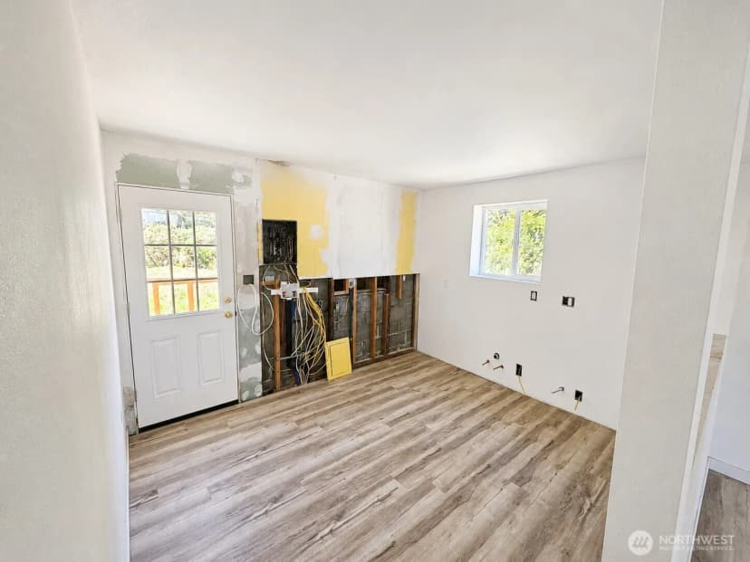 Property photo for 13055 33rd Avenue S, Tukwila photo 7