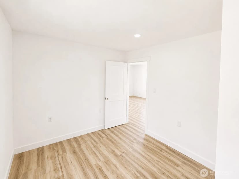 Property photo for 13055 33rd Avenue S, Tukwila photo 6