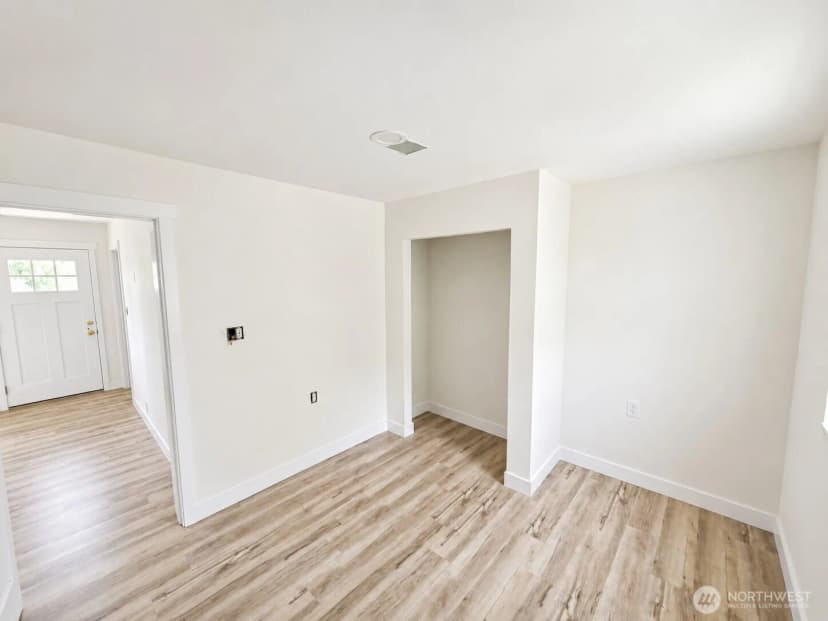 Property photo for 13055 33rd Avenue S, Tukwila photo 13