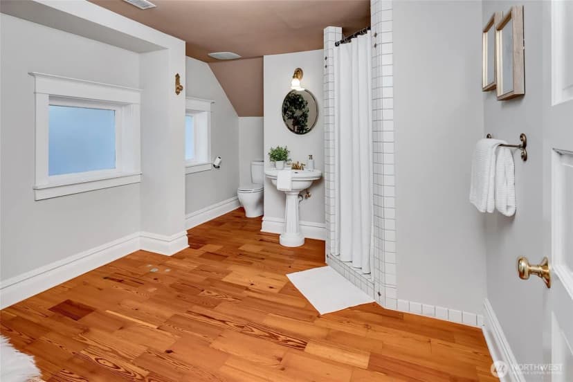 Property photo for 1911 9th Avenue W, Seattle photo 23