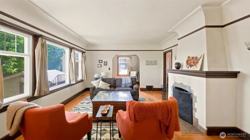 Property photo for 10003 15th Avenue S, Seattle photo 9