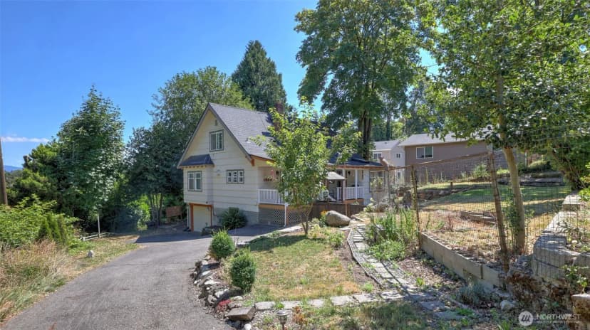 Property photo for 10003 15th Avenue S, Seattle photo 2