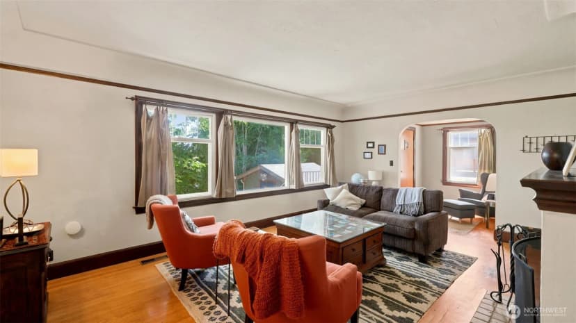 Property photo for 10003 15th Avenue S, Seattle photo 8