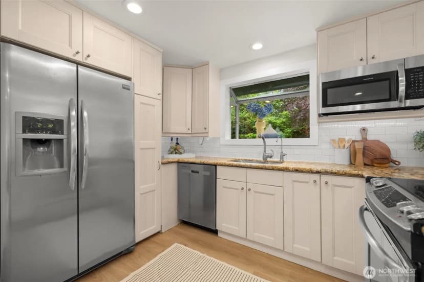 Property photo for 1315 102nd Avenue Ne, Bellevue photo 14
