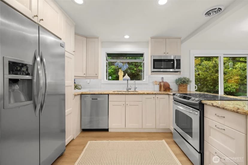Property photo for 1315 102nd Avenue Ne, Bellevue photo 13