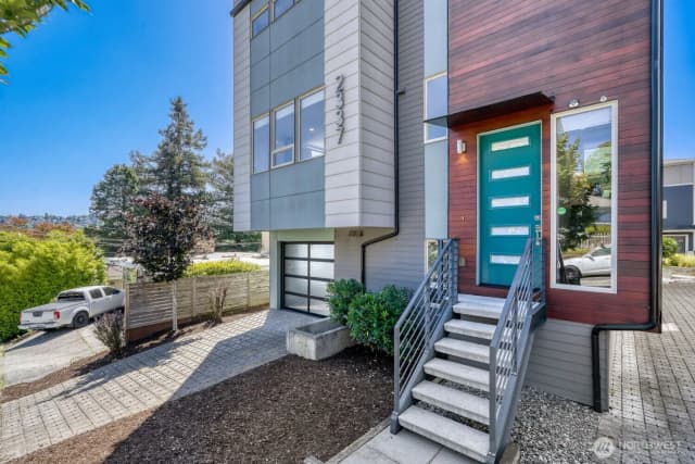 Property photo for 2337 W Plymouth Street, Seattle photo 4