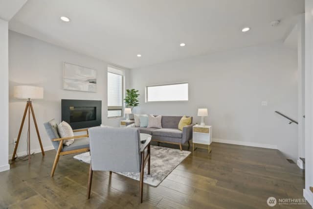 Property photo for 2337 W Plymouth Street, Seattle photo 5
