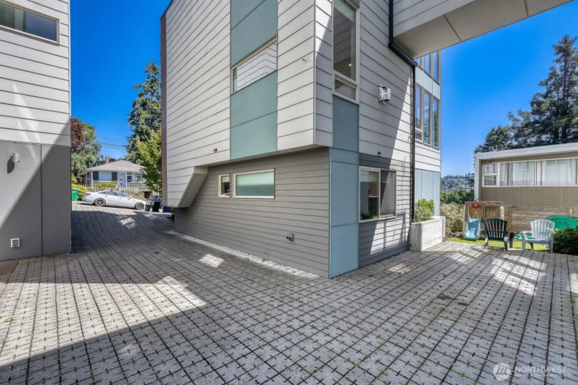 Property photo for 2337 W Plymouth Street, Seattle photo 32