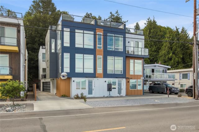 Property photo for 1778 A Alki Avenue Sw, Seattle photo 4