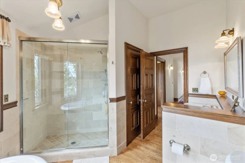 Property photo for 4725 W Mercer Way, Mercer Island photo 33