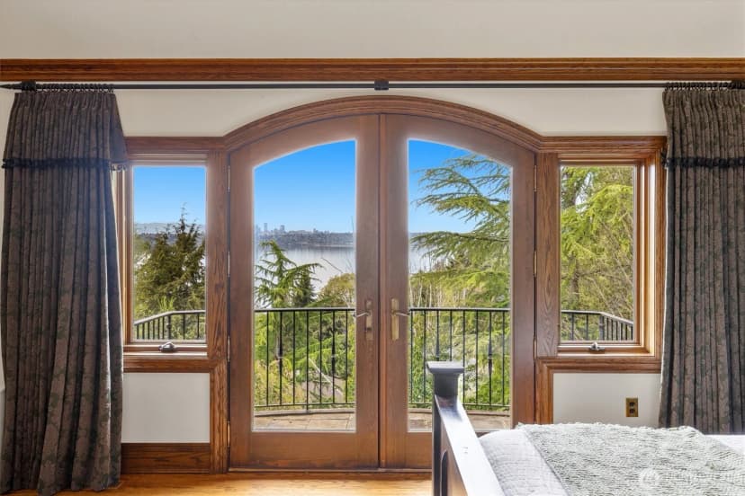 Property photo for 4725 W Mercer Way, Mercer Island photo 24