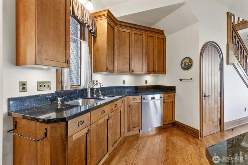 Property photo for 4725 W Mercer Way, Mercer Island photo 16