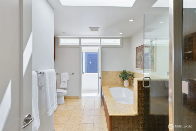 Property photo for 1819 39th Avenue E, Seattle photo 24