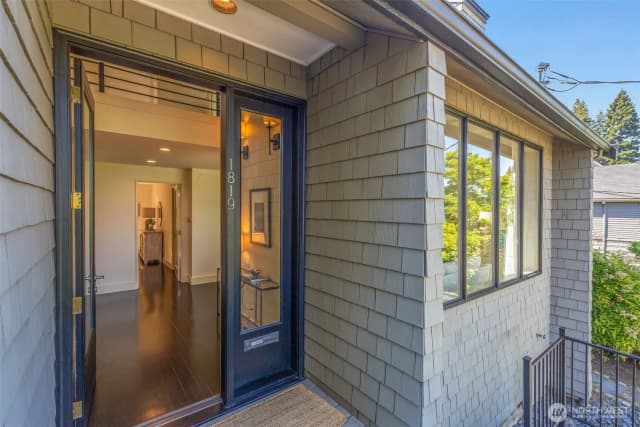 Property photo for 1819 39th Avenue E, Seattle photo 2