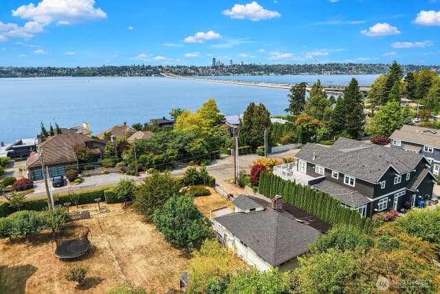 Property photo for 2728 60th Avenue Se, Mercer Island photo 3