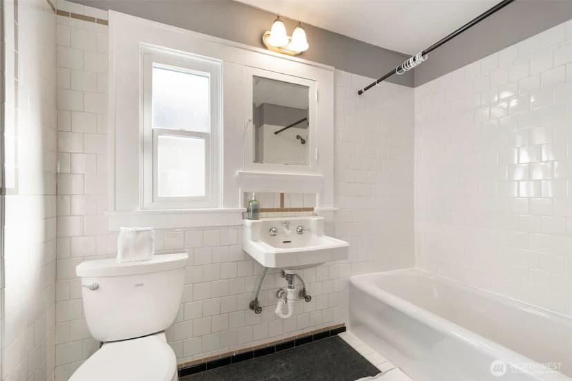 Property photo for 710 10 Avenue E, Seattle photo 18