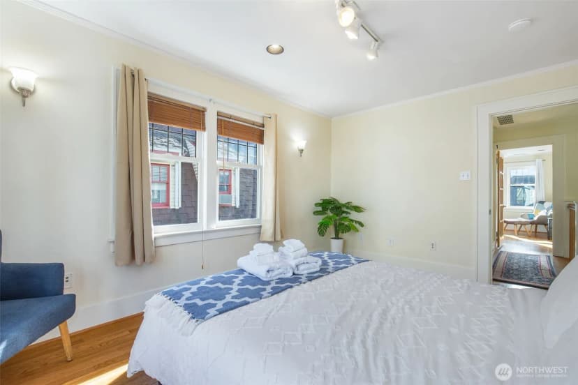 Property photo for 710 10 Avenue E, Seattle photo 17