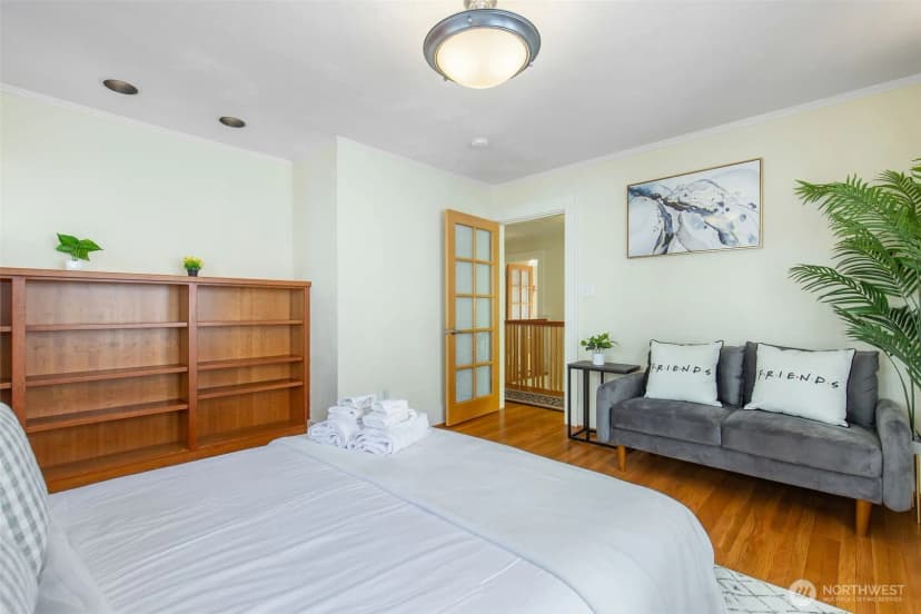 Property photo for 710 10 Avenue E, Seattle photo 15