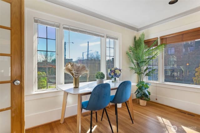 Property photo for 710 10 Avenue E, Seattle photo 4