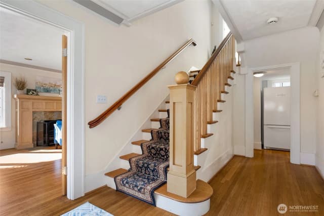 Property photo for 710 10 Avenue E, Seattle photo 3