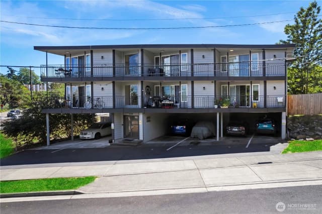 Property photo for 2701 S Walden Street, Seattle photo 2