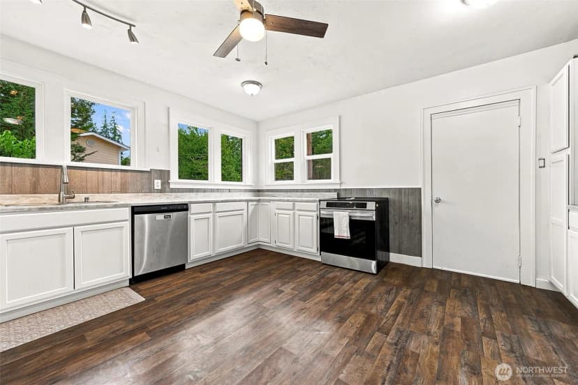 Property photo for 14416 Portland Avenue Sw, Lakewood photo 7