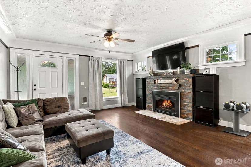 Property photo for 14416 Portland Avenue Sw, Lakewood photo 3