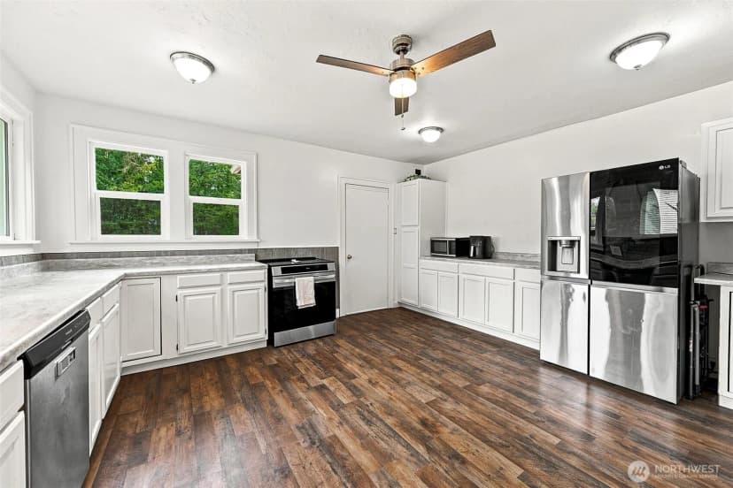 Property photo for 14416 Portland Avenue Sw, Lakewood photo 6
