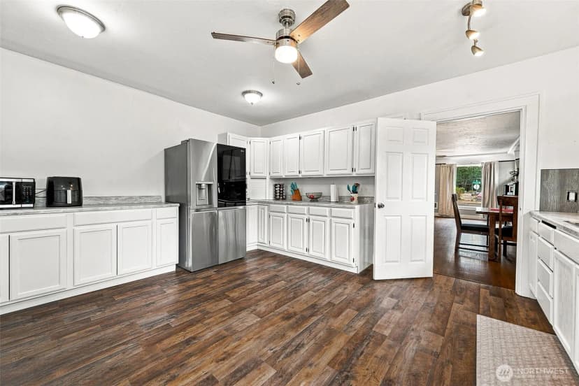 Property photo for 14416 Portland Avenue Sw, Lakewood photo 8