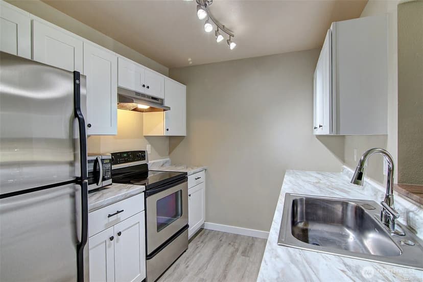 Property photo for 15415 35th Avenue W #c103, Lynnwood photo 12