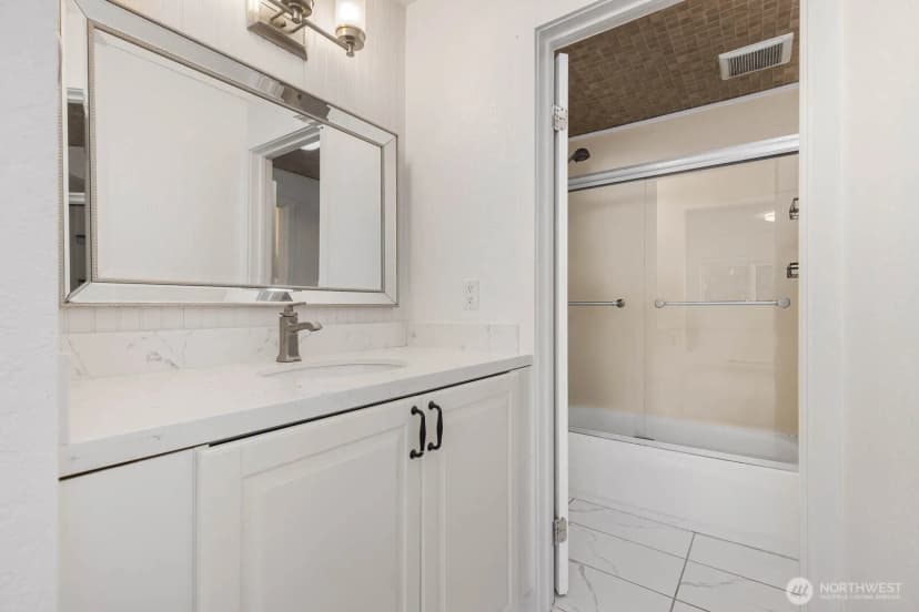 Property photo for 725 9th Avenue S #201, Kirkland photo 23