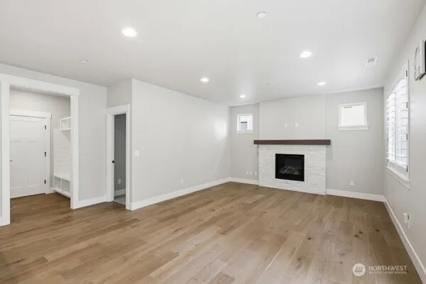 Property photo for 18527 Meridian Ave Se, Bothell photo 6