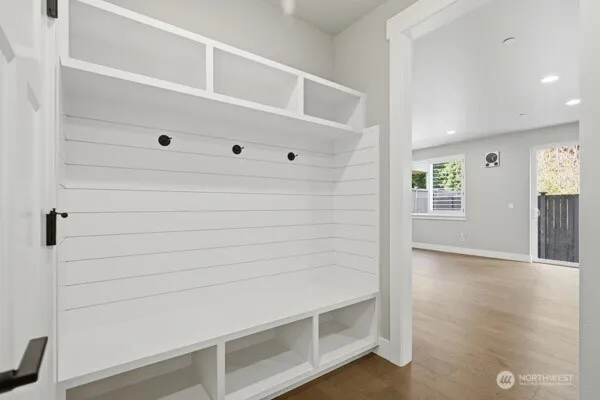 Property photo for 18527 Meridian Ave Se, Bothell photo 4