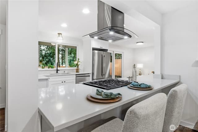 Property photo for 11903 Ne 142nd Place, Kirkland photo 3