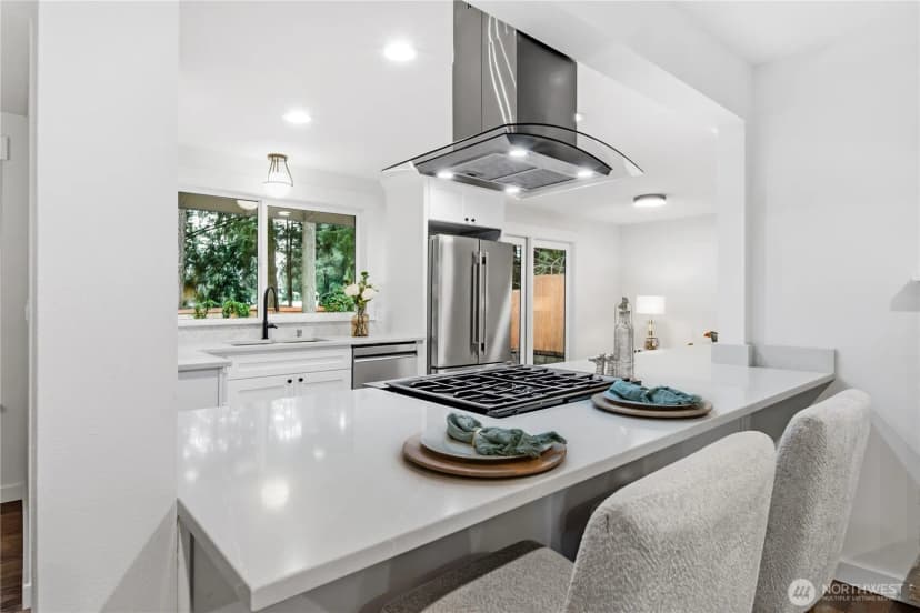 Property photo for 11903 Ne 142nd Place, Kirkland photo 3
