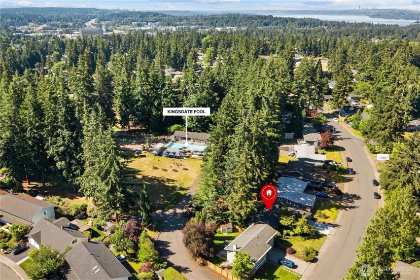 Property photo for 11903 Ne 142nd Place, Kirkland photo 6