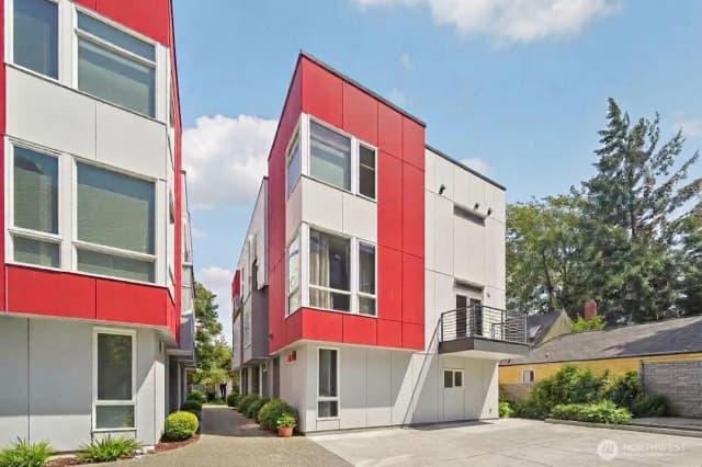 Property photo for 9032 14th Avenue Nw #d, Seattle photo 2