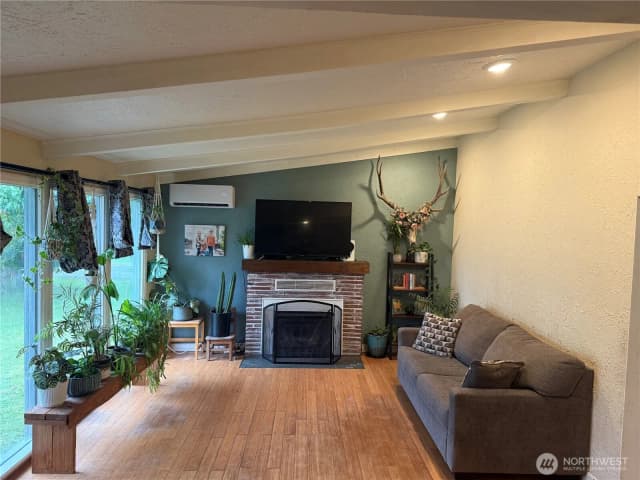 Property photo for 12360 Frances Street, Burlington photo 2