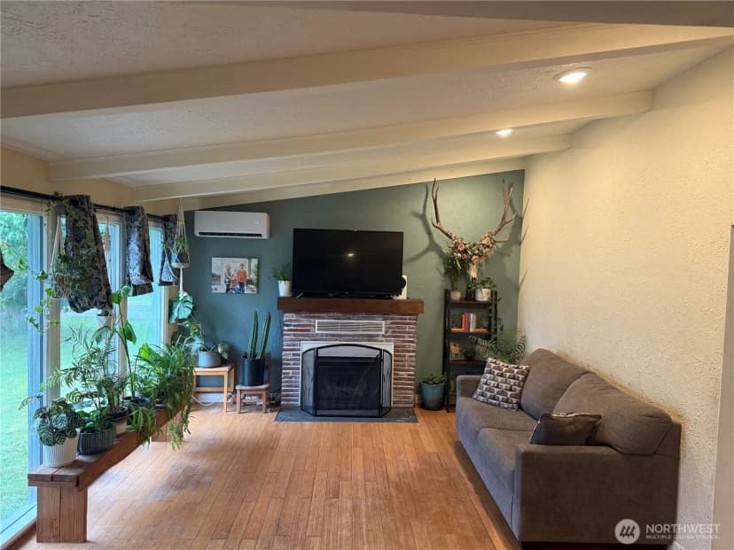 Property photo for 12360 Frances Street, Burlington photo 2