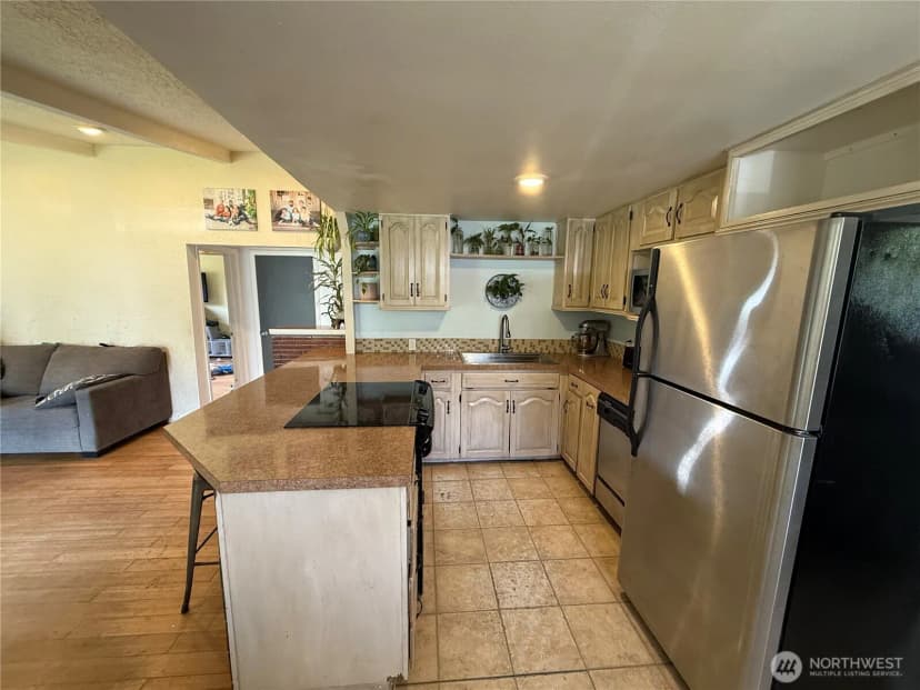 Property photo for 12360 Frances Street, Burlington photo 3
