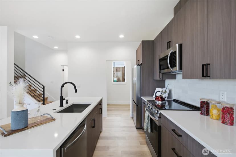Property photo for 9323 Marcus Avenue S, Seattle photo 12