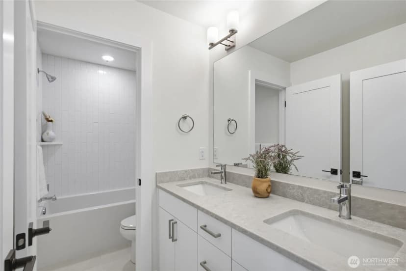 Property photo for 9323 Marcus Avenue S, Seattle photo 17