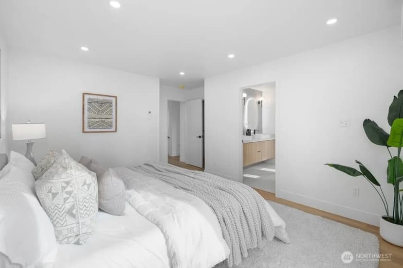 Property photo for 1212 Ne 100th Street, Seattle photo 24