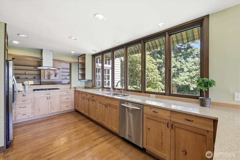 Property photo for 18540 63rd Avenue Ne, Kenmore photo 11