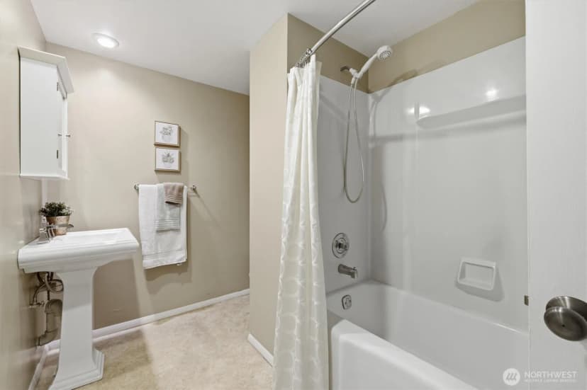 Property photo for 18540 63rd Avenue Ne, Kenmore photo 34