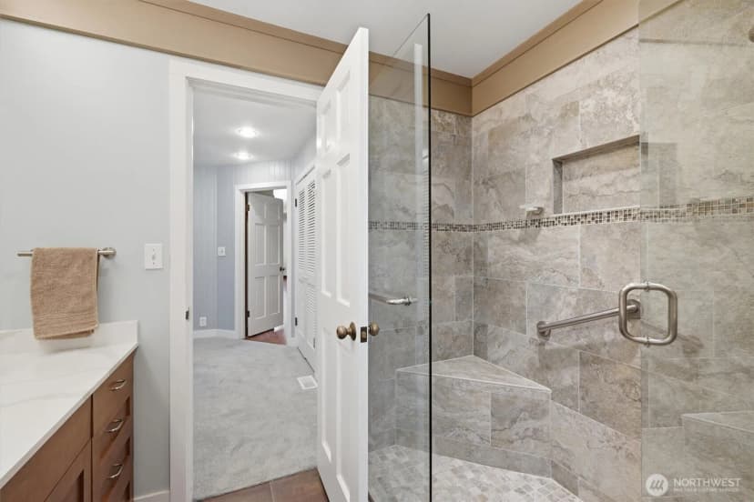Property photo for 18540 63rd Avenue Ne, Kenmore photo 29