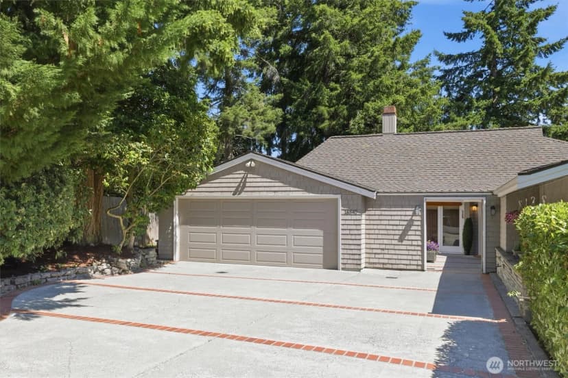 Property photo for 18540 63rd Avenue Ne, Kenmore photo 3
