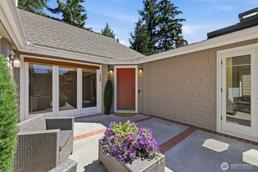 Property photo for 18540 63rd Avenue Ne, Kenmore photo 4
